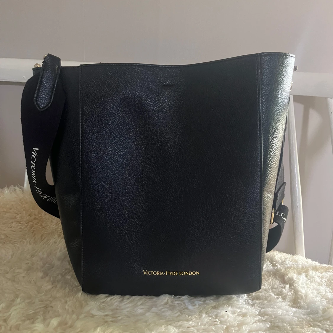 Svart axelväska från Victoria Hyde