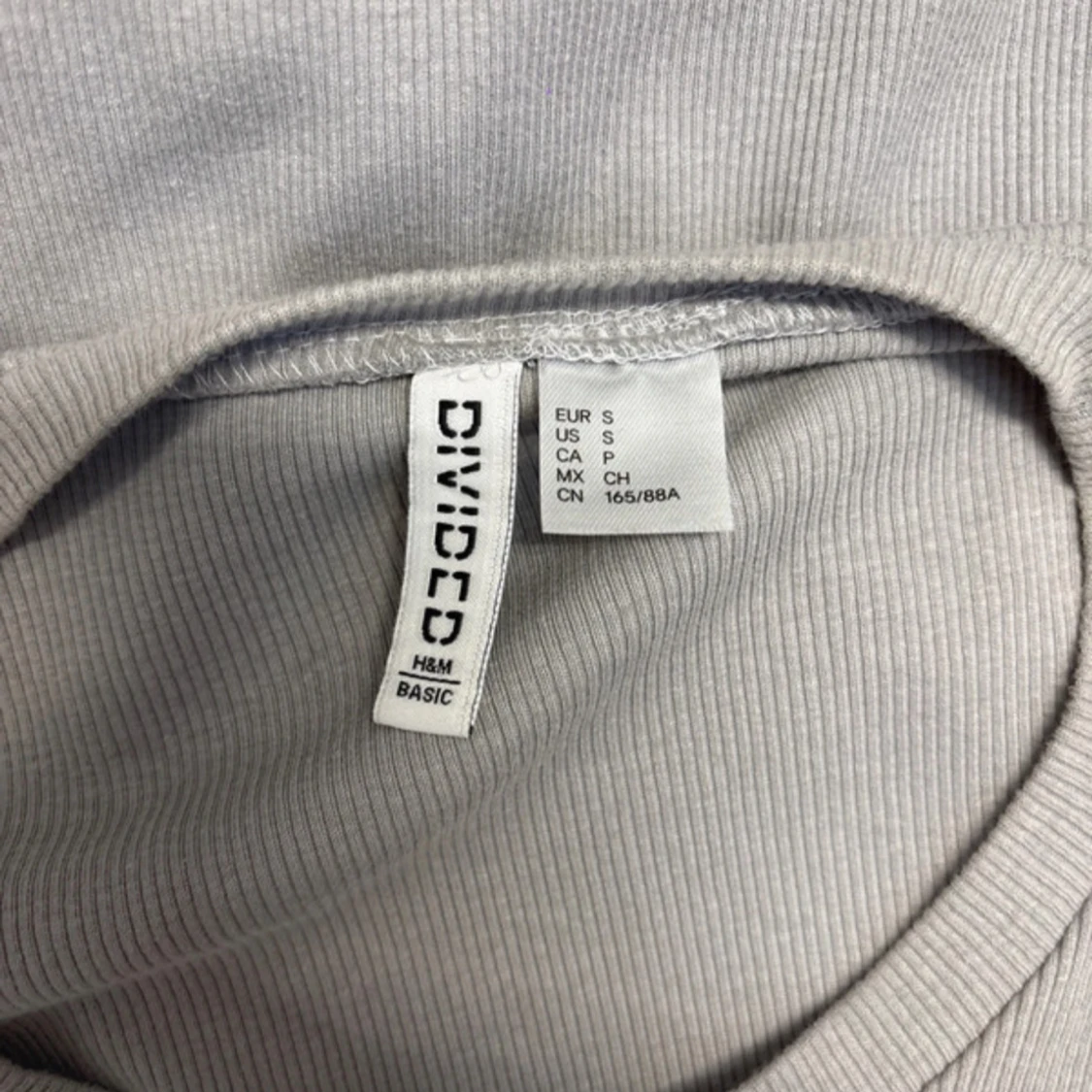 Grå ribbad kortklänning H&M Divided - 2