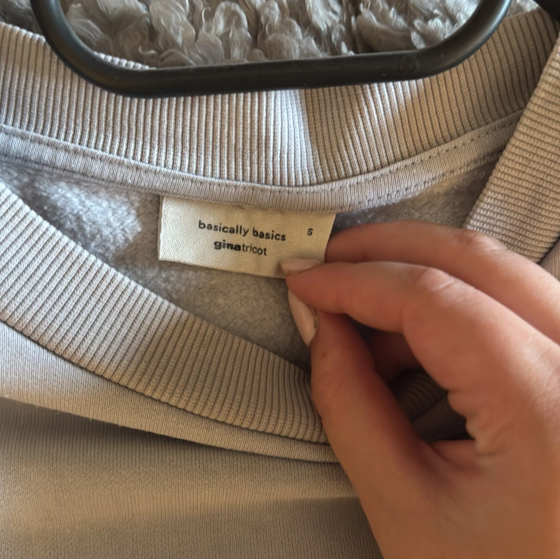 Ljusgrå sweatshirt från Gina Tricot - 1