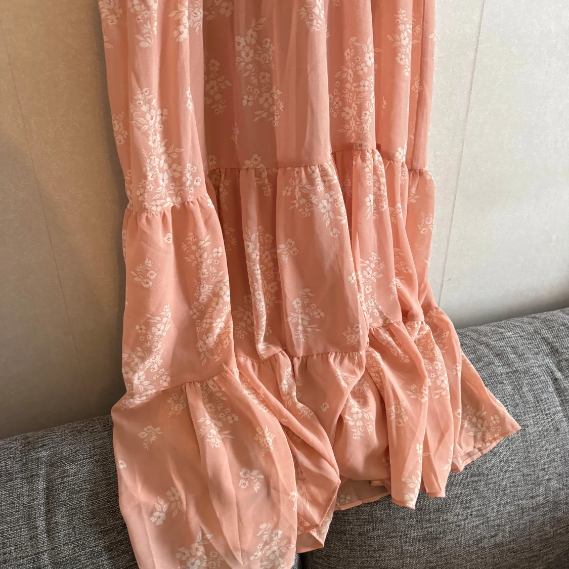 Ljusrosa långklänning med blommigt mönster - 2