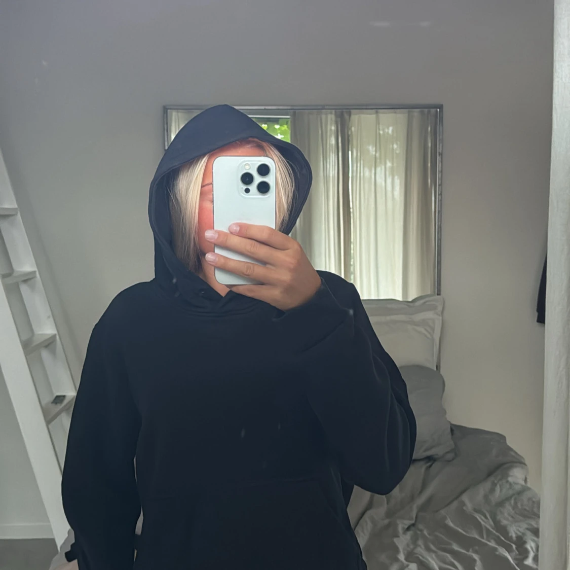 Svart hoodie från Peak Performance  - 2