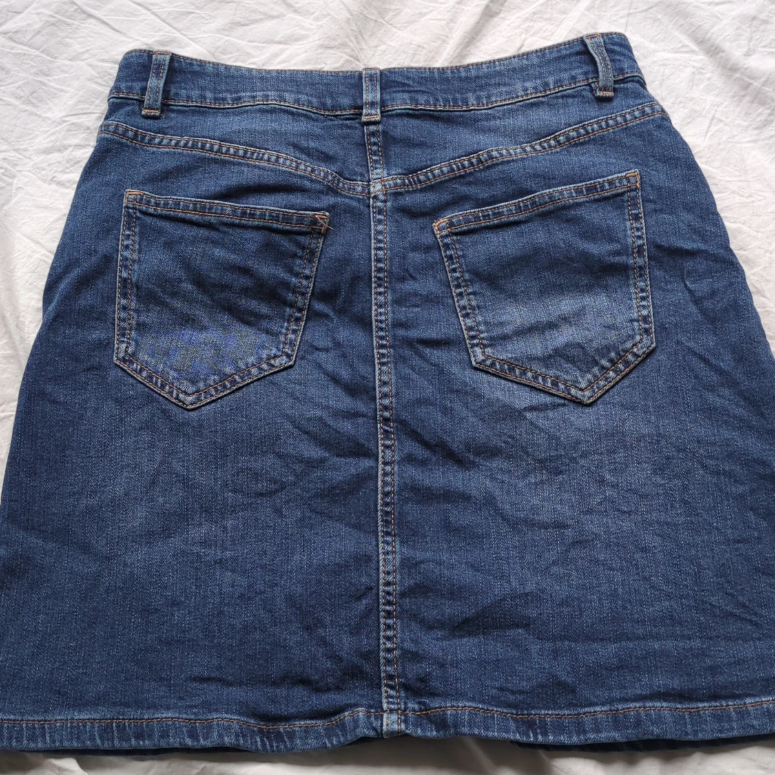 Mörkblå jeanskjol med fickor - 2