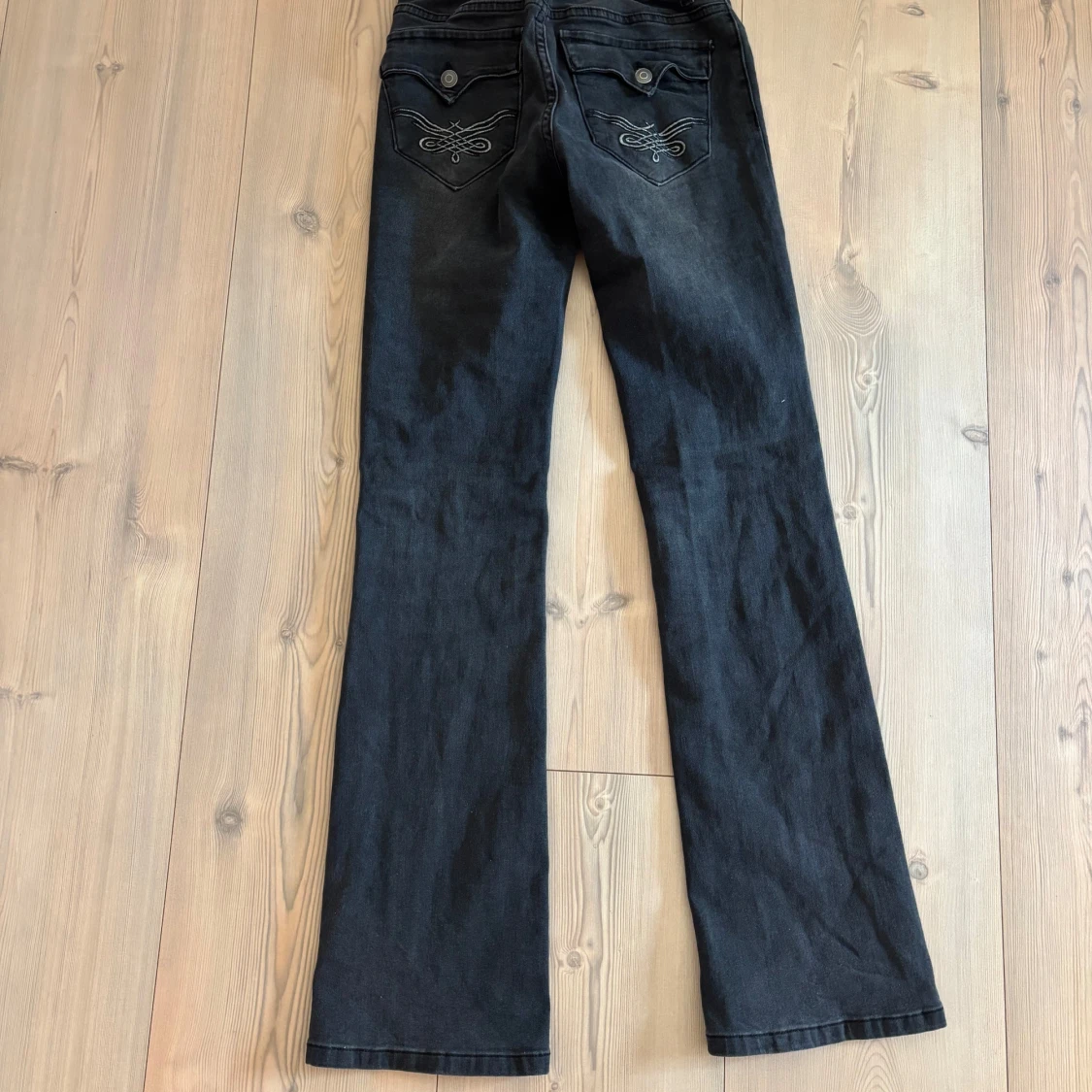 Svarta bootcut jeans - 1