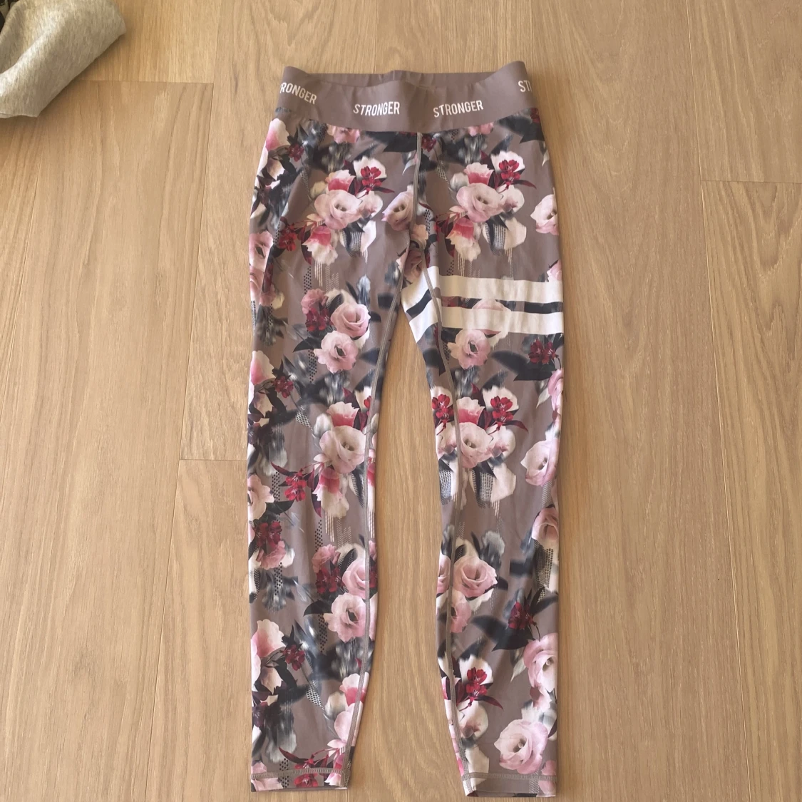 Blommiga leggings från Stronger M