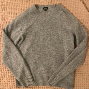 Uniqlo knit sweater tröja - knappt använd, perfekt skick, storlek XS