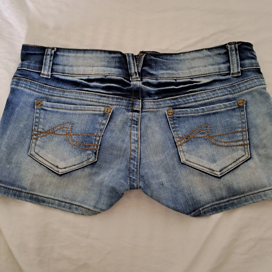 Blåa low waist jeansshorts  - 1