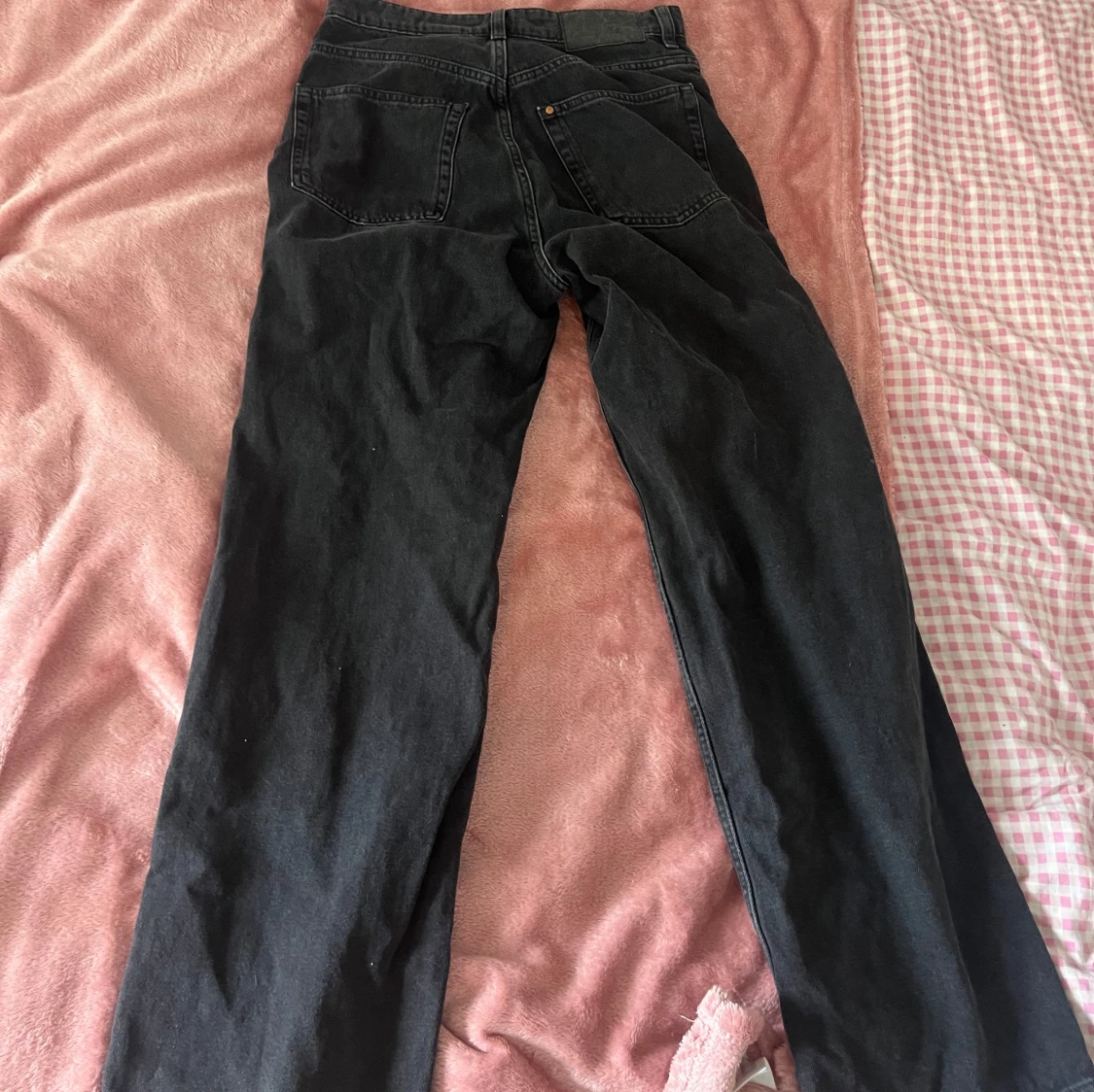 Svarta straight jeans strl 38 (BRA SKICK) - 1