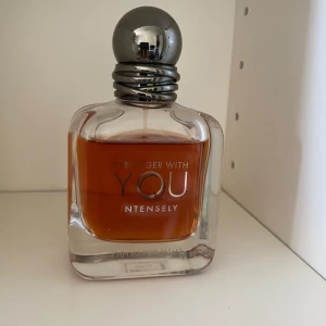 Stronger With You Intensely  - Stronger With You Intensely från Emporio Armani. Mängd enligt bild! Utan pres/box, ny pris: billigast hittar man för ca 700-800 kr. Mitt pris:399 kr 