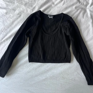 Svart stretchig magtröja  - Svart stretchig magtröja känns som XS