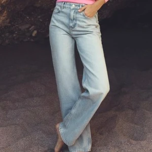 Ljusblå jeans  - Ljusblå jeans med raka ben, prislapp sitter kvar