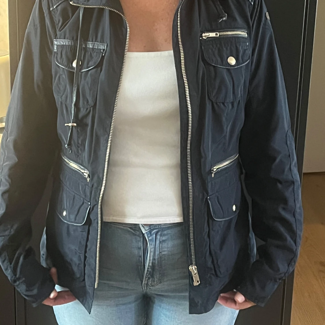 Mörkblå vindjacka från Jofama