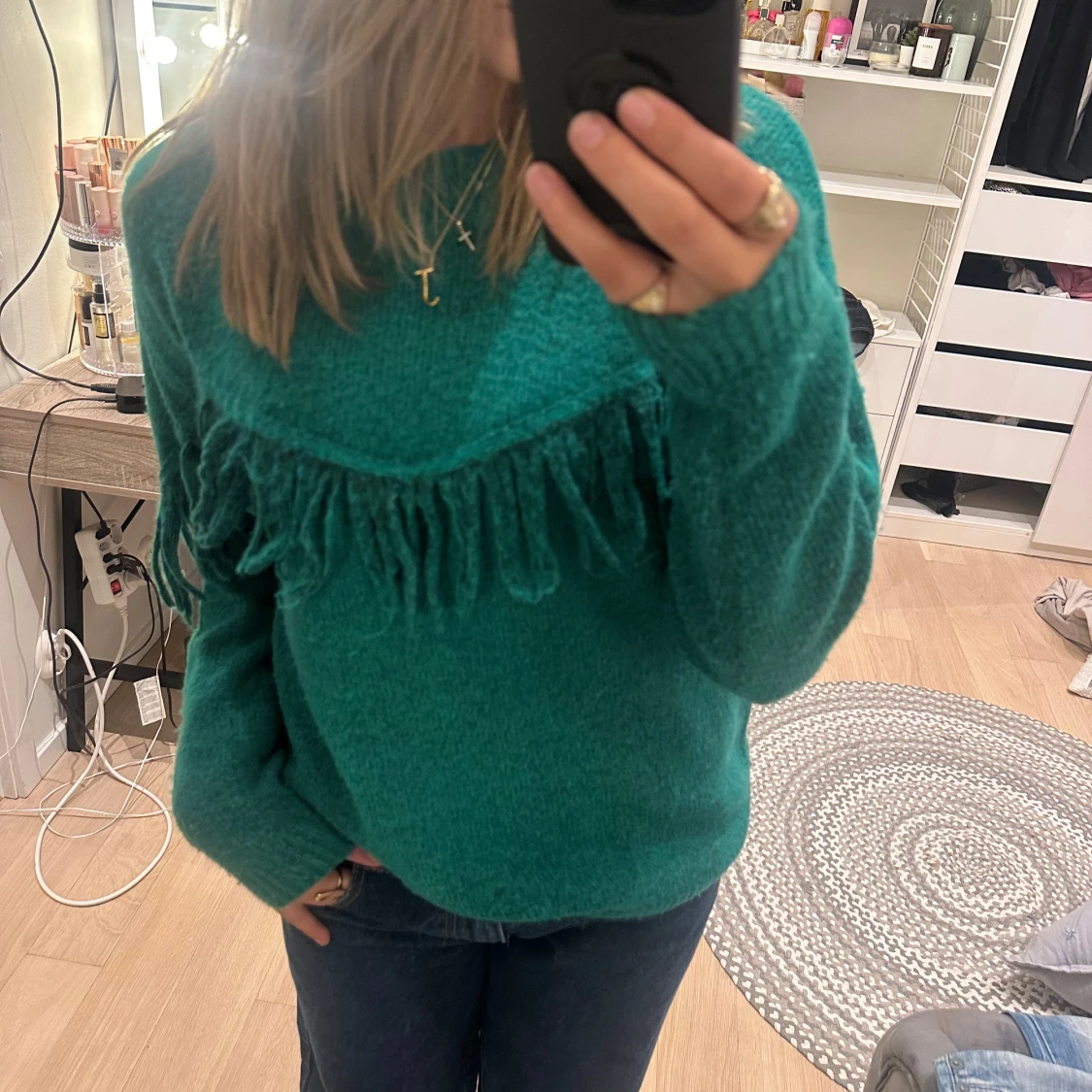 Grön stickad tröja med fransar - 2