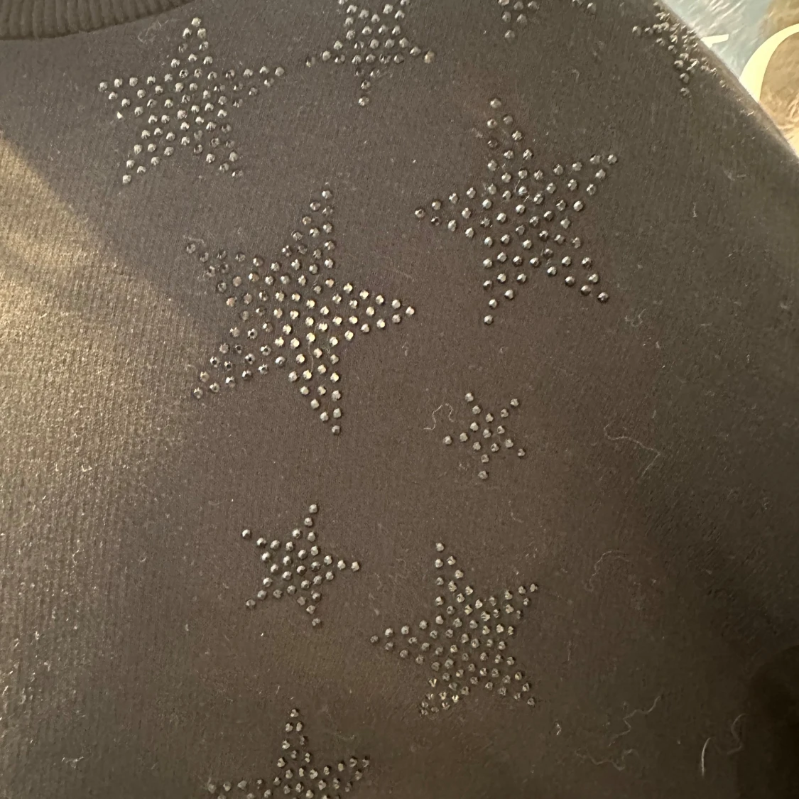 Svart sweatshirt med stjärnor Gina Tricot - 1