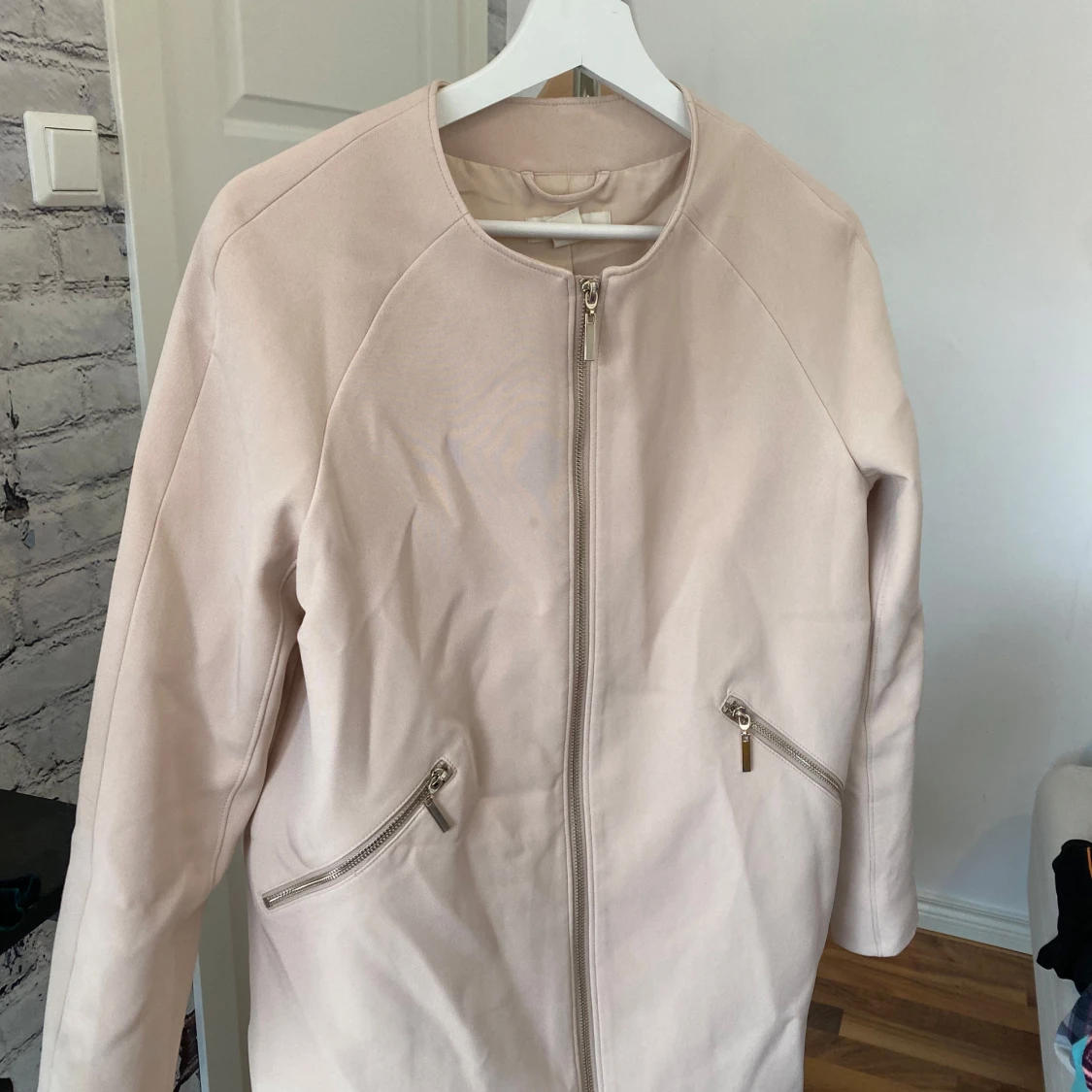 Beige kappa från H&M med dragkedja - 1