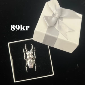 Silvrig skalbagge ring  - Justerbar, helt ny, frakt 22kr🌸