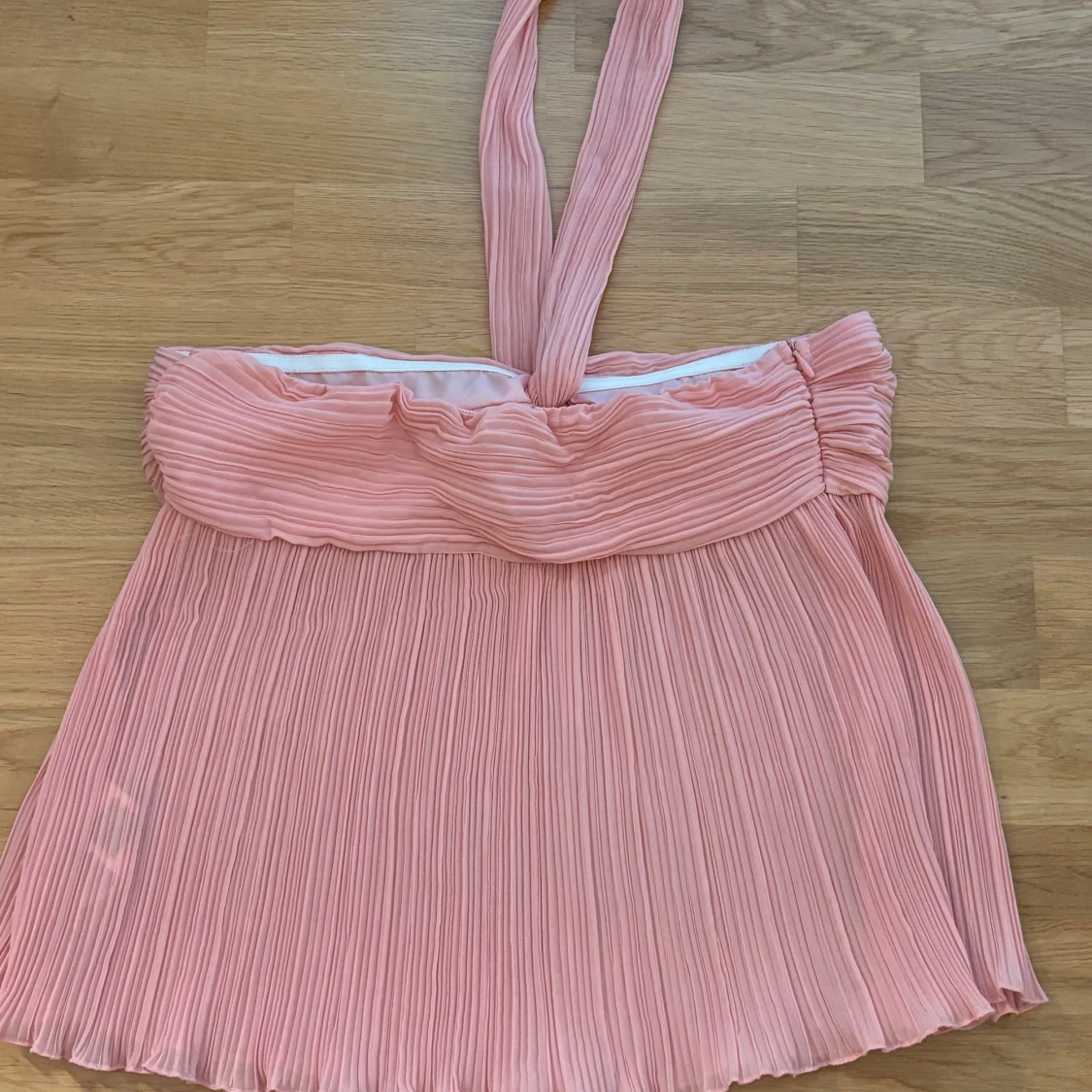 Plisserad rosa blus/topp med halterneck - 1