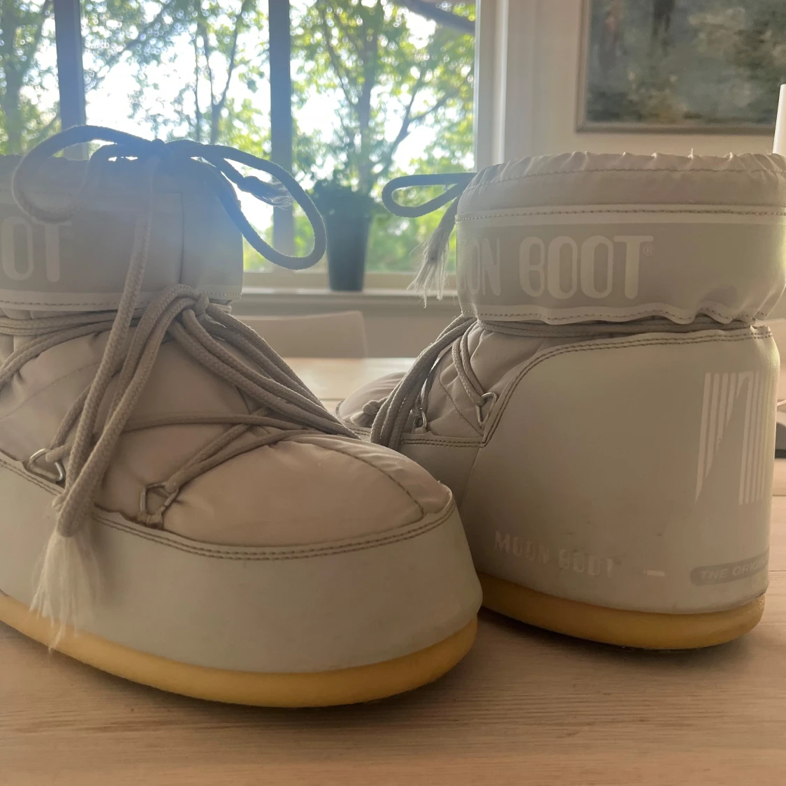 Moon Boot i ljusgrått med snörning - 1