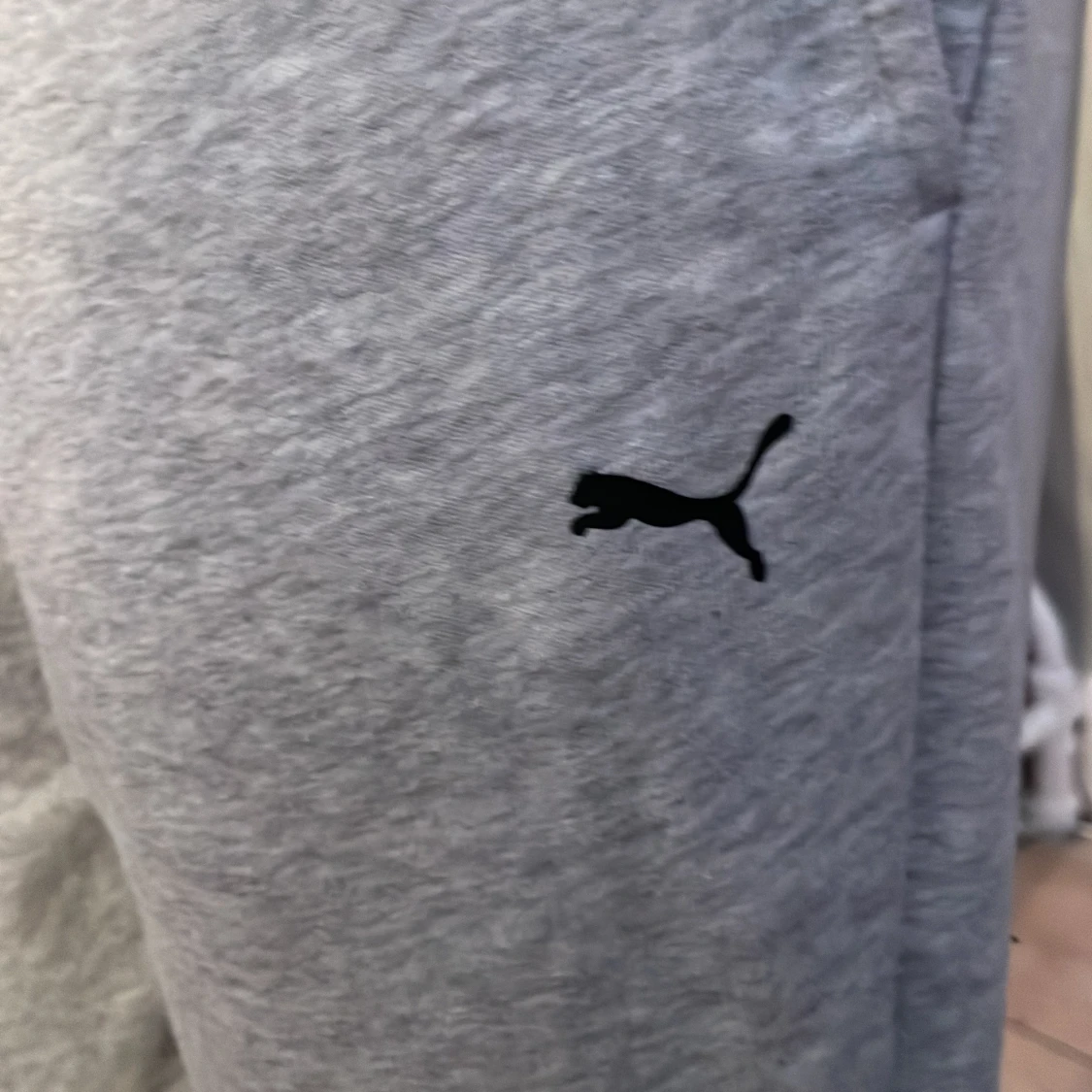 Grå mjukisbyxor från Puma - 2