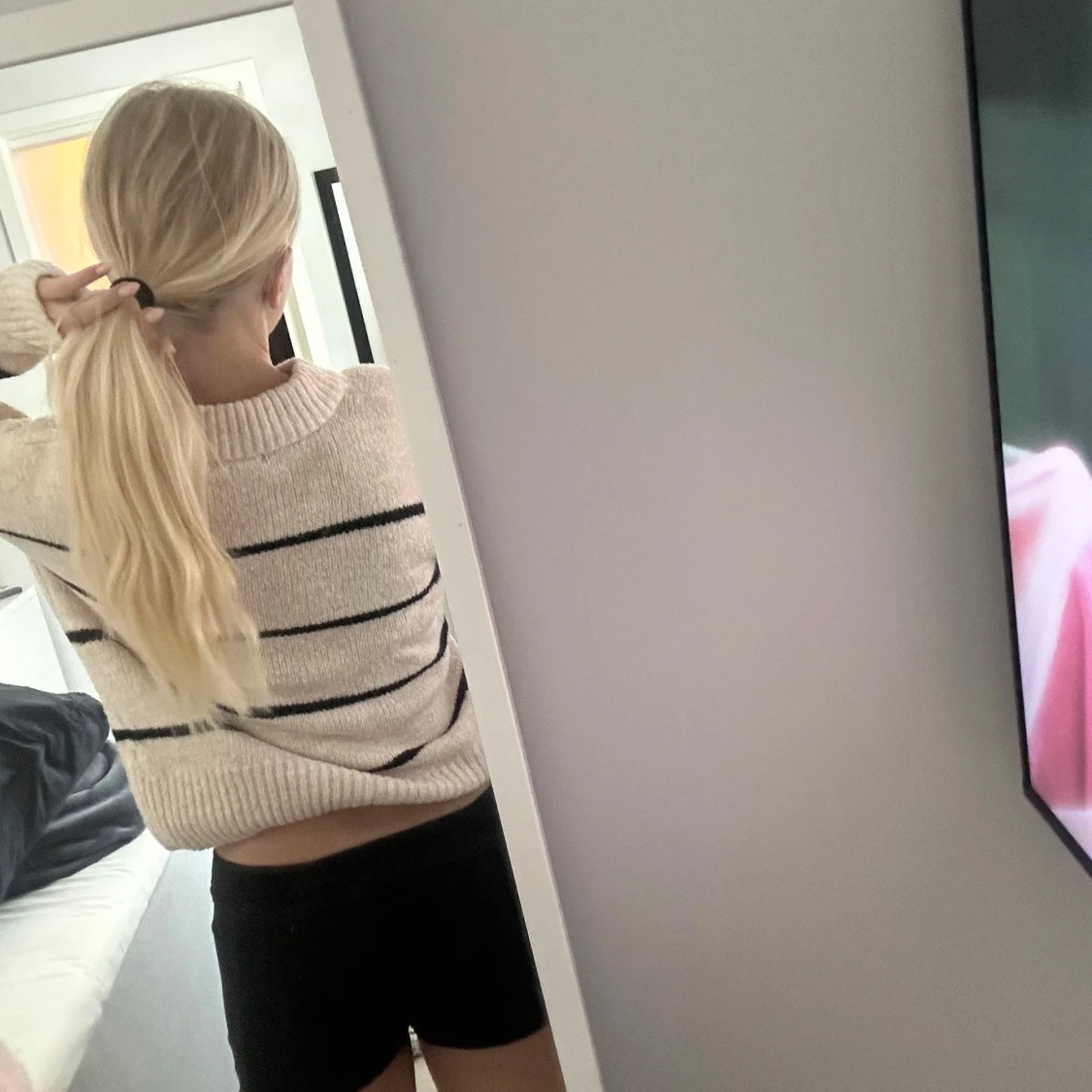 Beige stickad randig tröja - 1