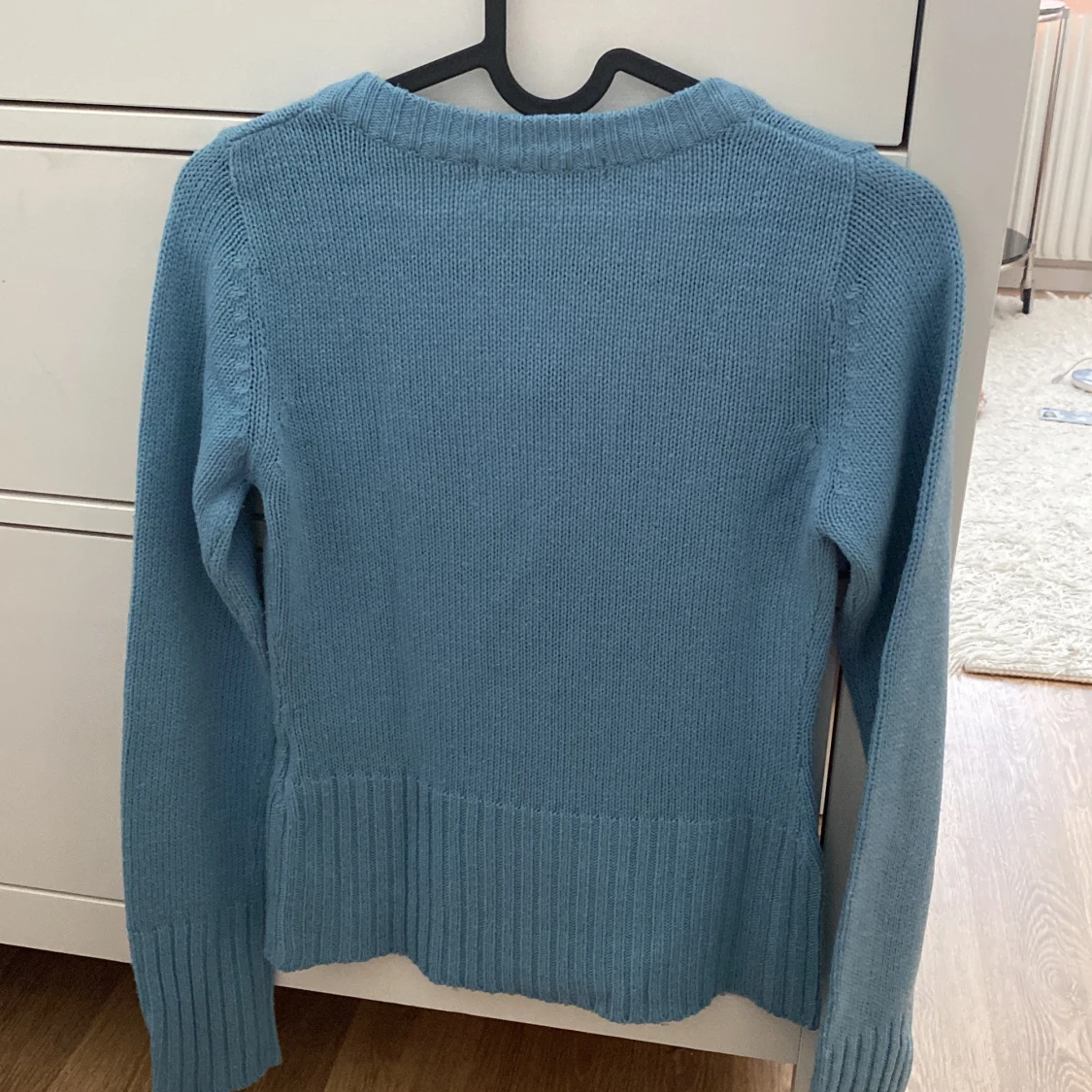 blå stickad tröja - 1