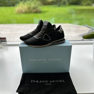 Philippe Models TRPX - Tjena, säljer mina Models nu eftersom jag har ej använt dom på ett tag och vill ej ha dom mer. As feta dojor som passar alla situationer. Hör av dig vid frågor eller funderingar. 🤩👑