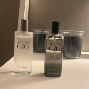 Acqua di Giò parfym från Armani - 250 för en eller 400 för båda. Nästan allting är kvar i båda parfymerna.