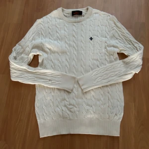 Stickad törja morris  - Tja säljer dennna riktigt feta Morris tröjan i storlek M den är i väldigt bra skick pris kan diskuteras hör av er om ni är intresserade 