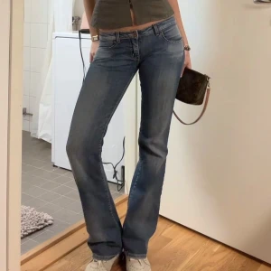 Big star jeans  - Utsvängda Big star Jeans i modellen ”extra low”, storlek 28/34, jag på bilden är 172 för referens. 🩷