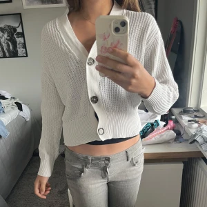 Beige kofta från Lager 157, Str XS - Jättefin beige kofta från Lager 157 i storlek XS, Den är väl använd men skulle inte säga att den visar några tecken på det.