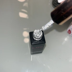Luunails gelliner - Snygg silvrig gelliner från luunails. Väldigt snygg och är ganska ny, har använt en gång och säljer för att jag håller på att sluta med naglar💕