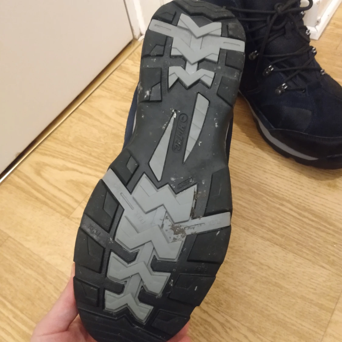 Svarta kängor från Hi-Tec storlek 43 - 1