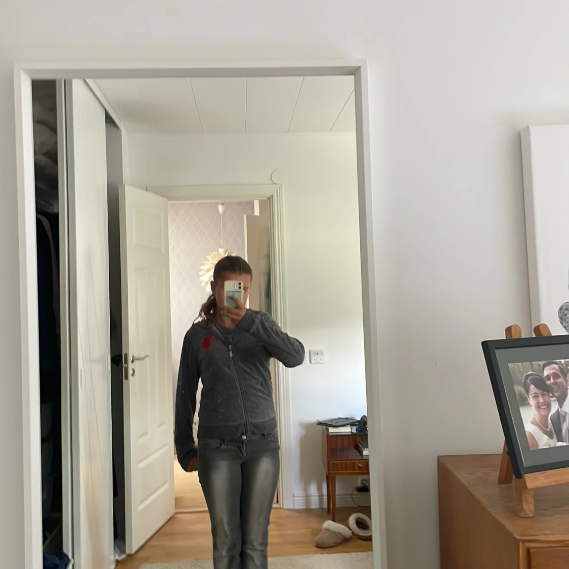 Grå hoodiejacka med dragkedja