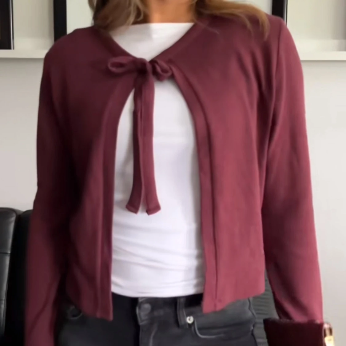 Vinröd kofta med knyt 