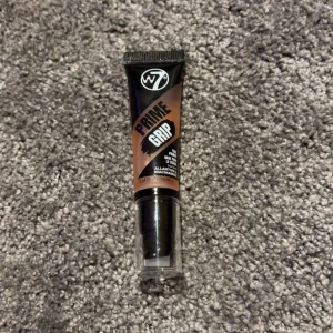 W7 Prime Grip Primer - W7 Prime Grip Primer i en smidig tub med pump. 
