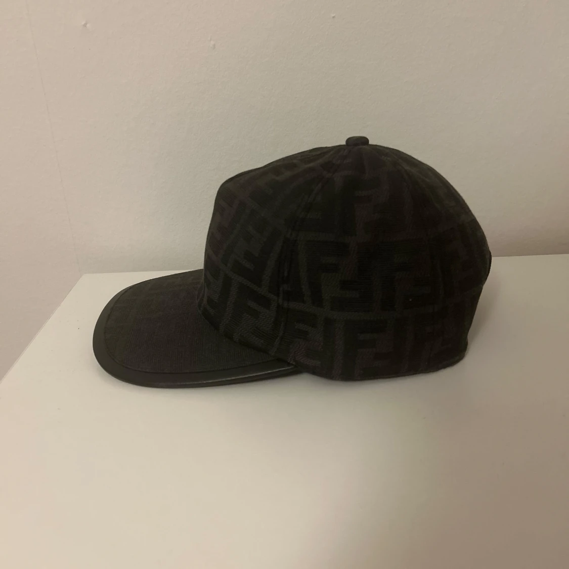 Svart Fendi keps med FF-mönster - 1