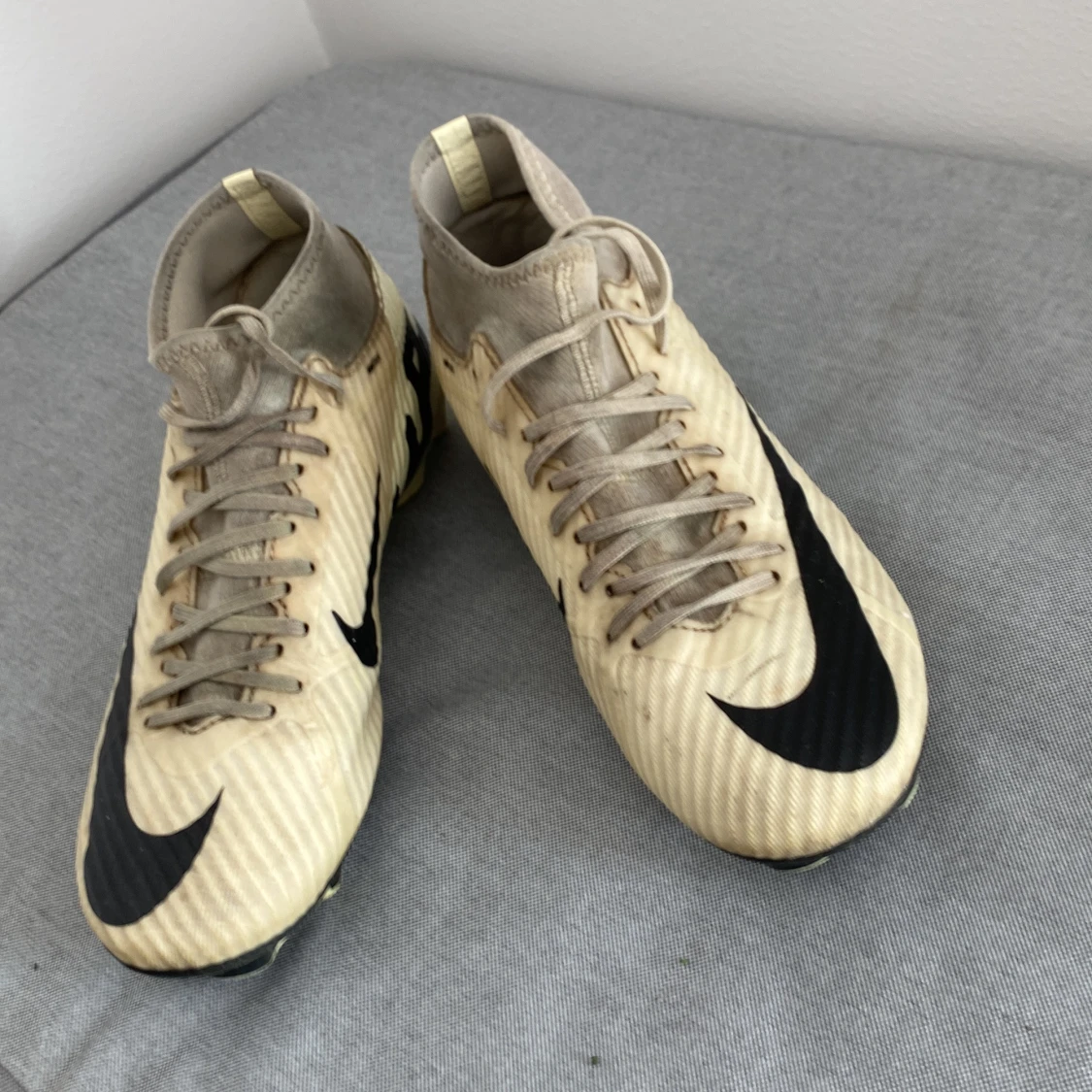 Nike Air Zoom fotbollsskor beige/svart