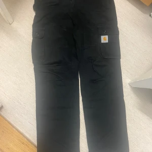 Carhartt cargos - Säljer dessa i helt nyskick för grymt pris. 