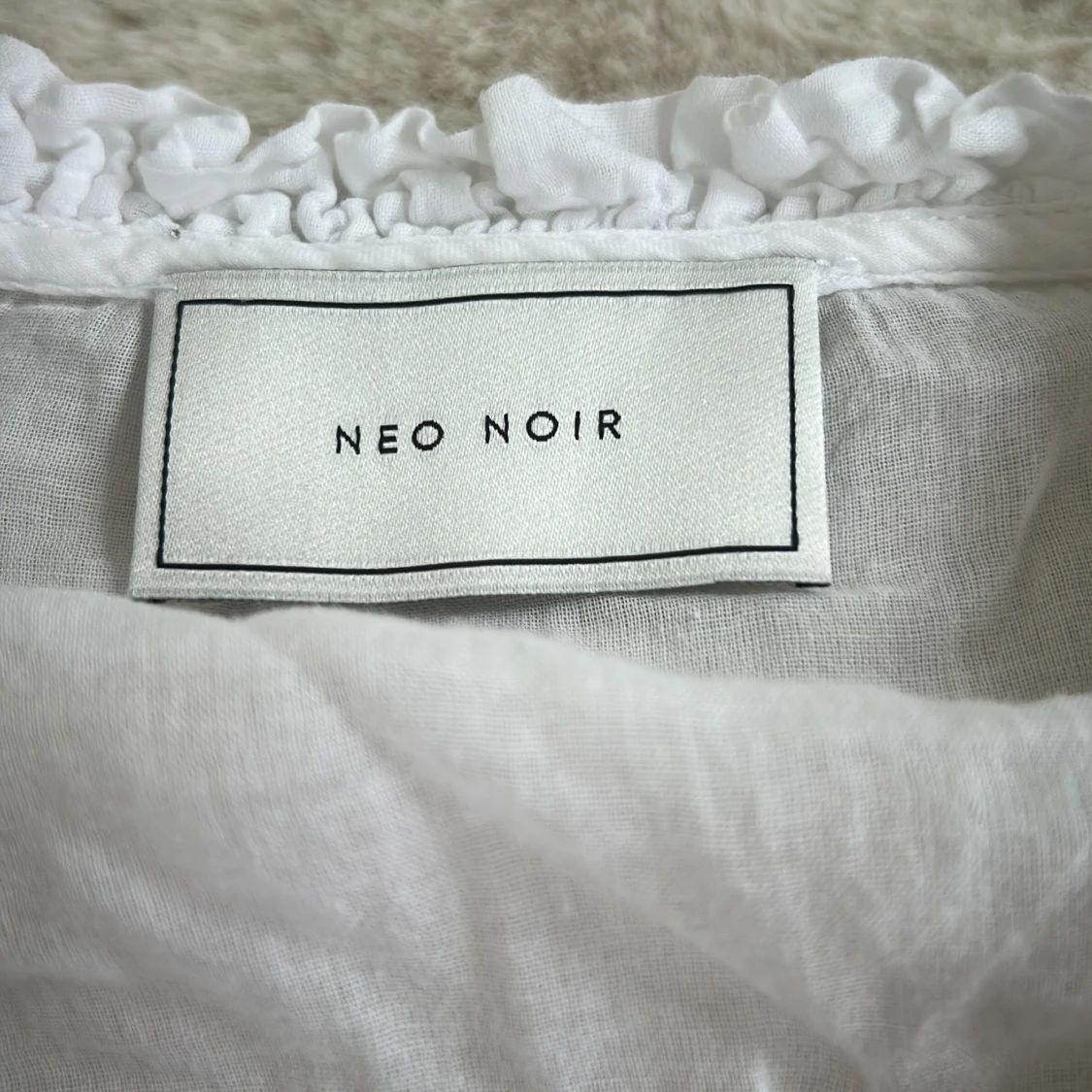 Vit blus från Neo noir  - 1