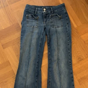 Blå bootcut jeans - Low rised bootcut jeans från Nelly. Oanvända. Helt nyskick!!💞