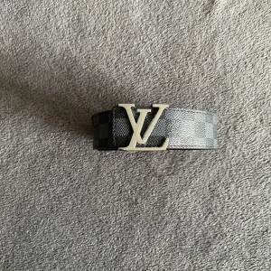 Lv bälte - Lv bälte med klassisk design. Storlek 110. Helt ny aldrig använd. Kan frakta eller mötas upp i Stockholm. Postar inom 24 timmar.