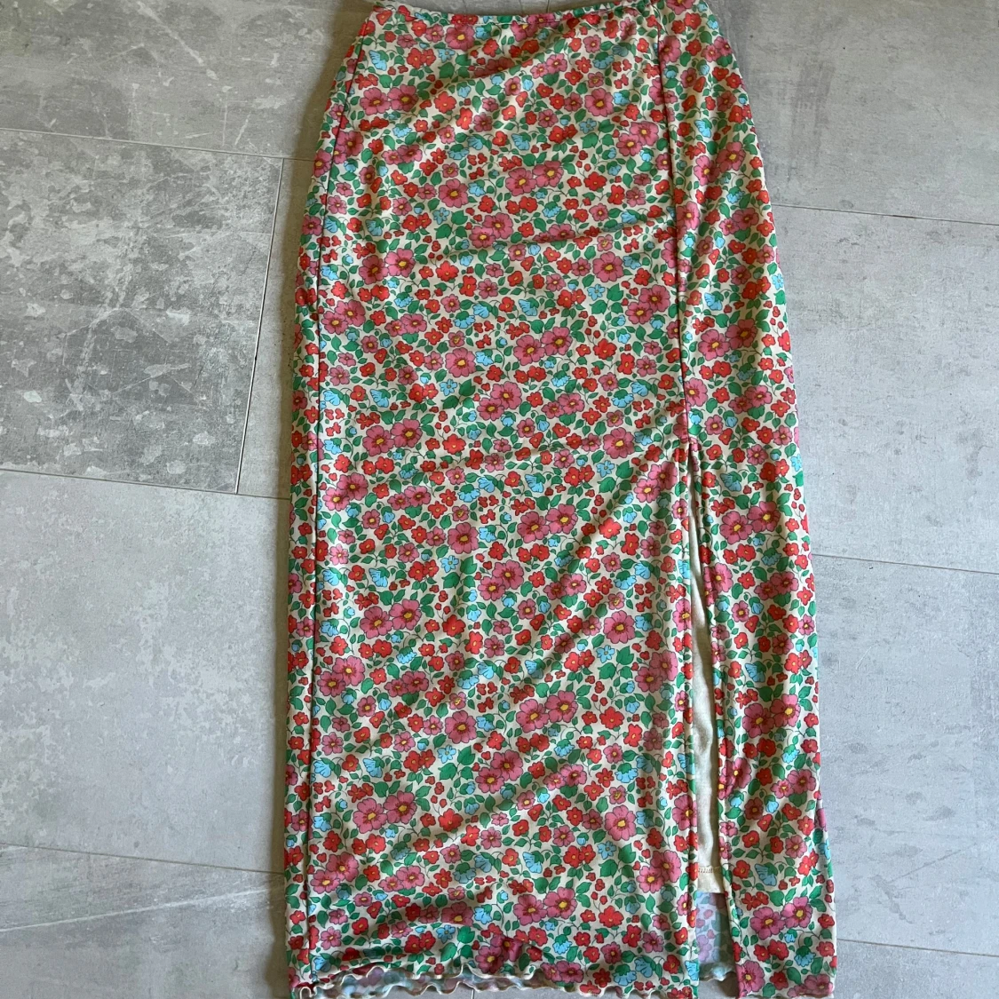 Blommig långkjol med slits från Monki - 2