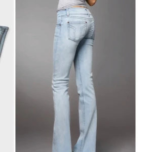 G rise jeans - Snygga ljusblå jeans med bootcut passform och klassiska fickor bak. Från g rise och storlek xs/r. Helt nya och säljer eftersom jag fick hem fler par än jag beställt!! Helt oanvända. Använd gärna köp nu!❣️