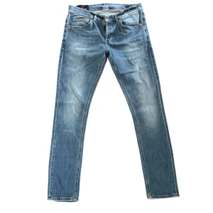 DONDUP GEORGE JEANS  - Dondup george jeans, nya modellen - Storlek 33 Längd: 106cm/Midija:41cm - hör av dig vid minsta fundering// Deluxecloset 