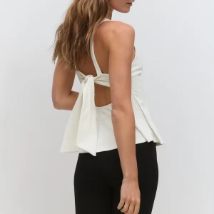 Peplum tie back top Gina Tricot  - Superfin vit peplum tie back top, snygg till allt och jättefin passform