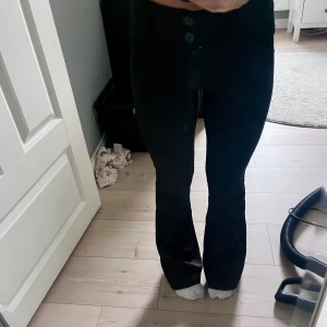 Kostym byxor - Fina kostym byxor med fickor där back använda 1 gång💞