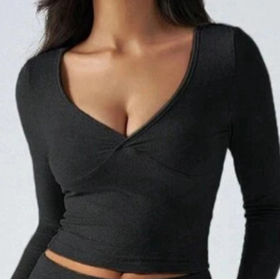 Svart omlottopp med folded flare byxor - 92