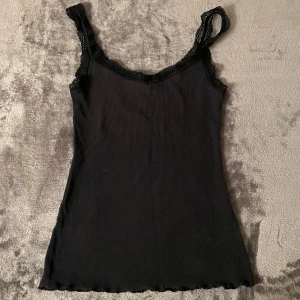 Svart spetslinne - Snygg svart spetslinne 