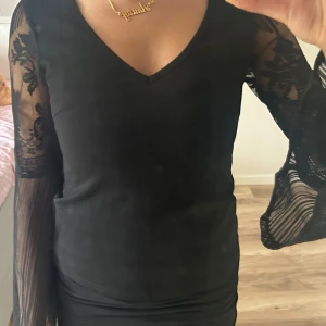 3 svarta toppar - Svarta blusar 20kr/st. 50kr för alla 3
