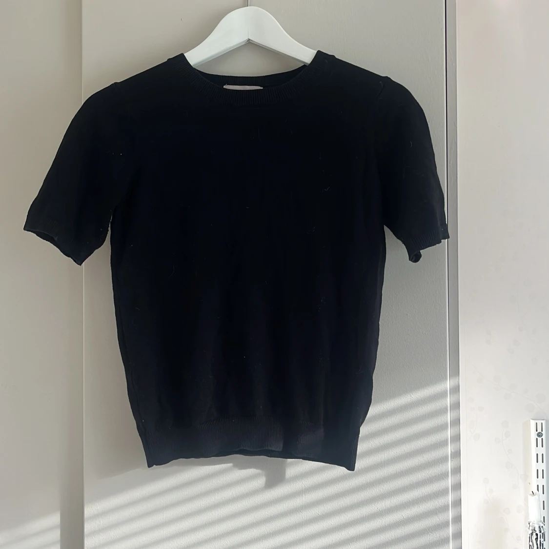 Svart finstickad T-shirt från HM