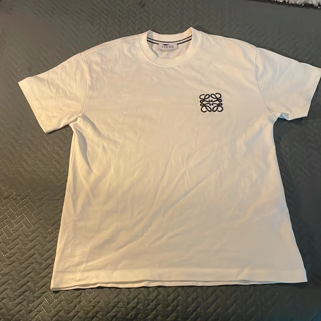 Vit Loewe t-shirt med broderad logga